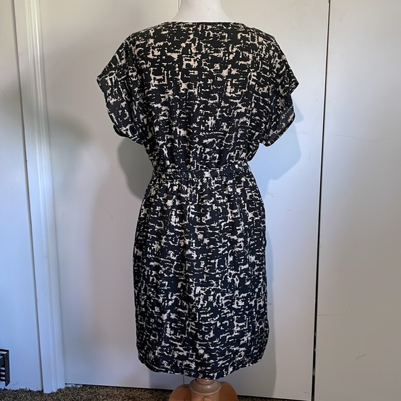 Mossimo Black Abstract Cut-Out Neck Line Lightweight Elastic Waist Pockets Dres - Picture 7 of 11